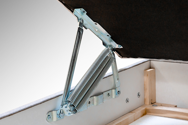 Spring lift mechanism